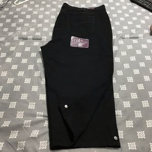 Gloria Vanderbill .Avery . Black Capri Pants